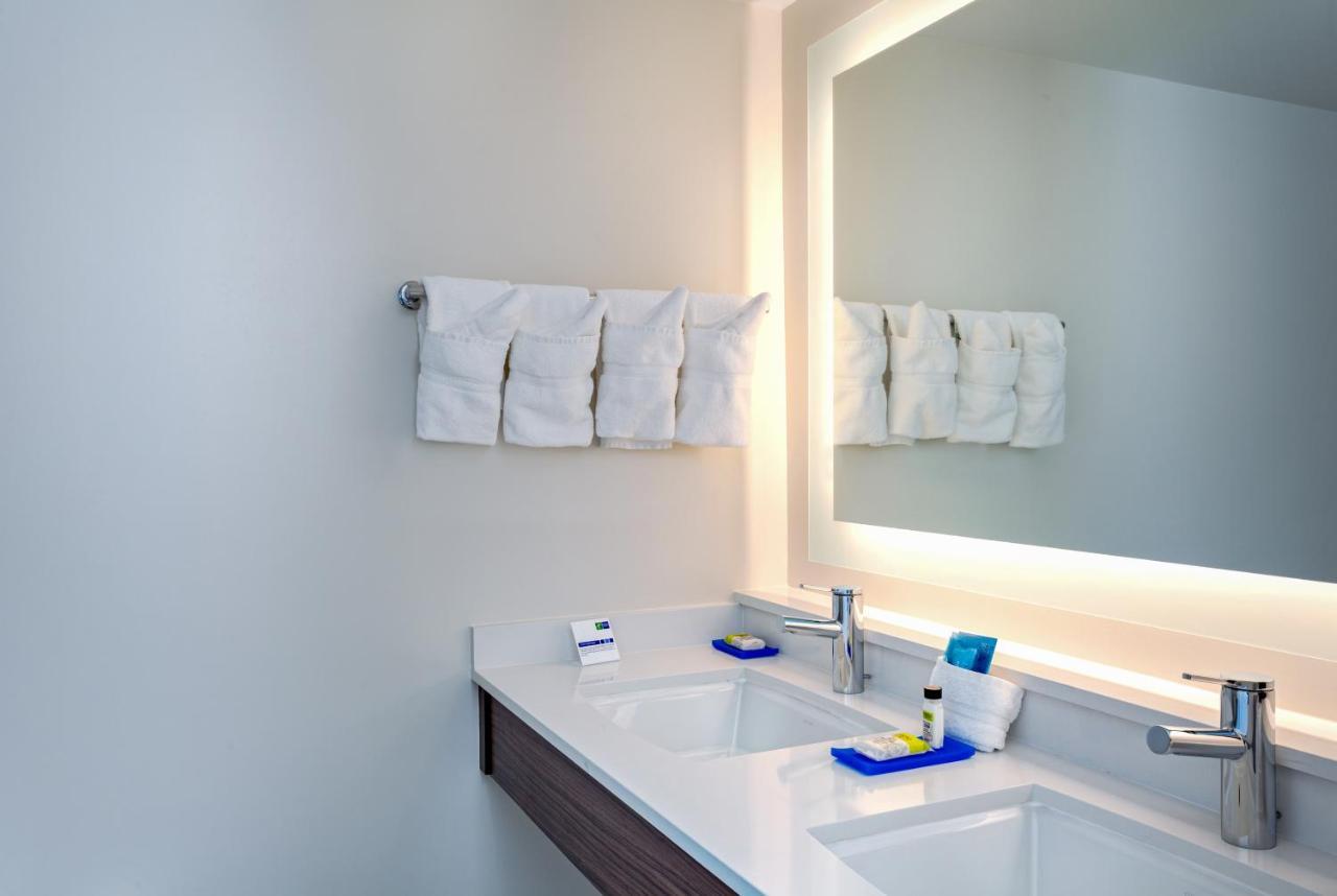 Holiday Inn Express Tampa-Brandon By Ihg Exterior foto