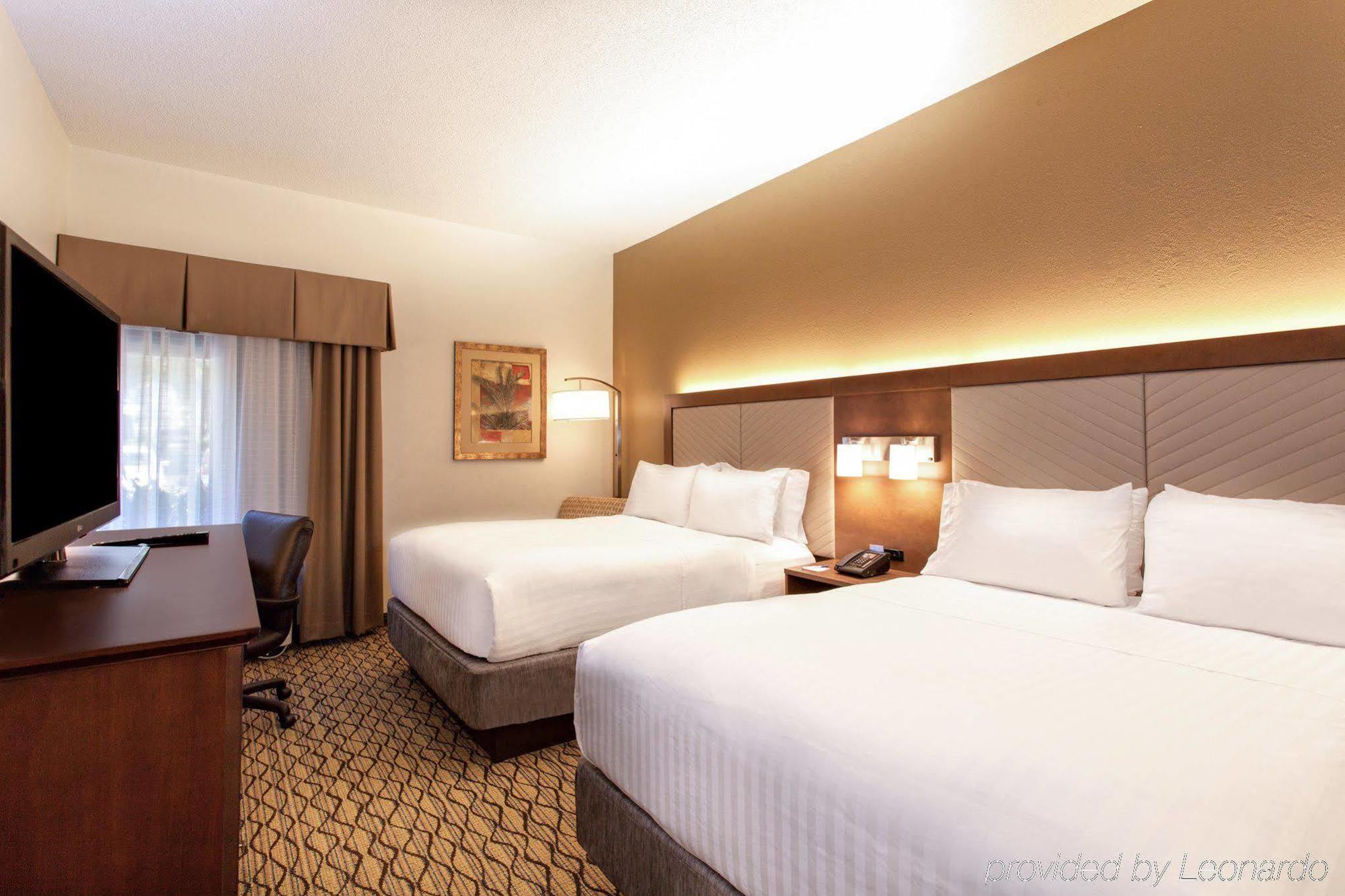 Holiday Inn Express Tampa-Brandon By Ihg Exterior foto